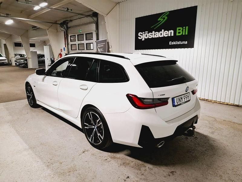Begagnad BMW 330 M Sport 292 HK (214 kW) 2023 Vit Kombi
