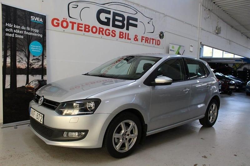 Silver Begagnad 2013 VW Polo Halvkombi | 75 900 kr (Marknadspris) - Bild 1/3