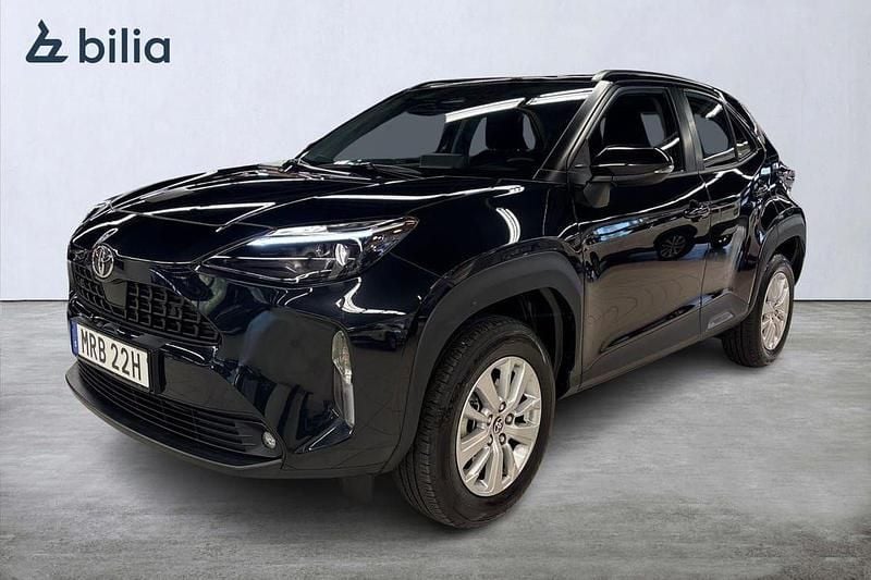 Svart Begagnad 2025 Toyota Yaris Cross Active SUV | 285 900 kr (Bra pris) - Bild 1/3