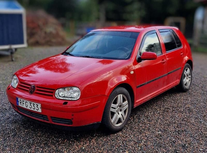 Röd Begagnad 2000 VW Golf IV GTI Halvkombi | 15 000 kr (Marknadspris) - Bild 1/3
