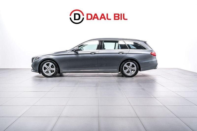 Grå Begagnad 2017 Mercedes E200 Avantgarde Kombi | 214 700 kr (Marknadspris) - Bild 1/4