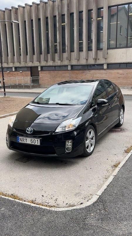 Svart Begagnad 2011 Toyota Prius Halvkombi | 90 000 kr (Marknadspris) - Bild 1/4