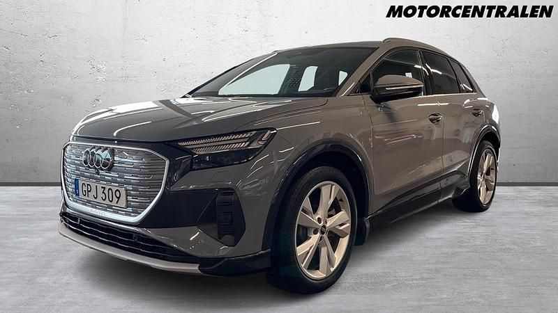 Grå Begagnad 2023 Audi Q4 e-tron Advanced SUV | 449 000 kr (Lite dyr) - Bild 1/4