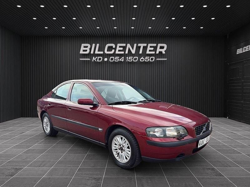 Röd Begagnad 2004 Volvo S60 Sedan | 29 900 kr (Marknadspris) - Bild 1/4