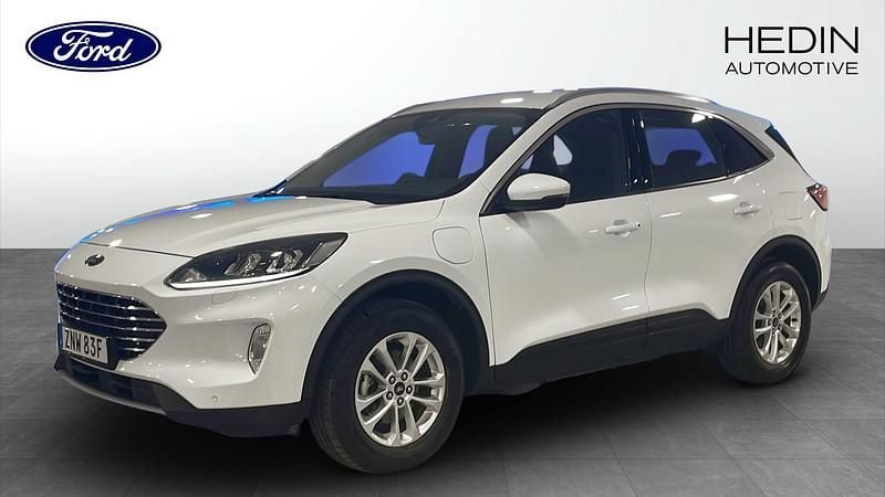 Frozen white Begagnad 2022 Ford Kuga Titanium SUV | 244 900 kr (Marknadspris) - Bild 1/4