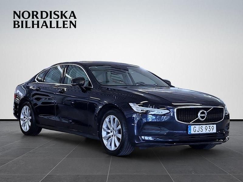 Mörkblå (blå) Begagnad 2016 Volvo S90 Sedan | 289 795 kr (Marknadspris) - Bild 1/4