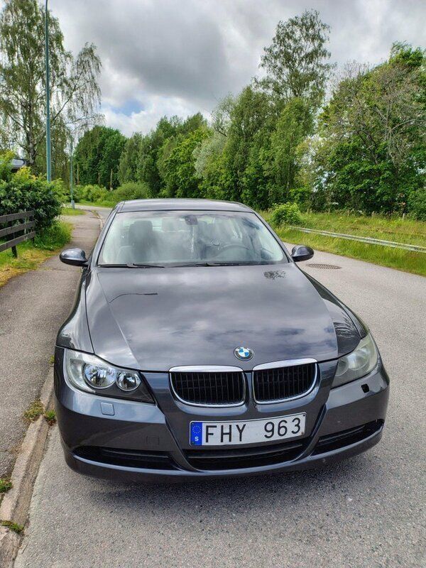 Grå Begagnad 2008 BMW 320 Sedan | 48 000 kr (Bra pris) - Bild 1/4