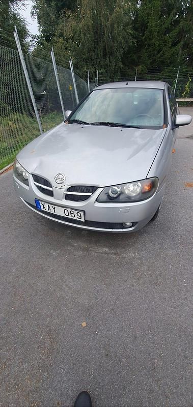 Begagnad 2005 Nissan Almera Halvkombi | 18 000 kr (Marknadspris) - Bild 1/4