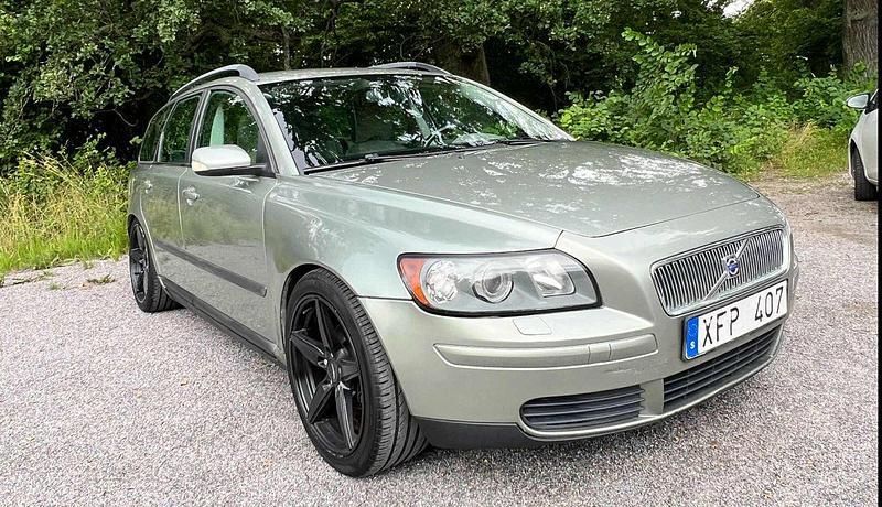 Grön Begagnad 2006 Volvo V50 Kombi | 28 900 kr - Bild 1/4