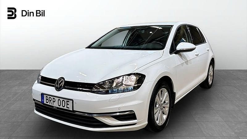 Vit (pure white) Begagnad 2018 VW Golf VII Sedan | 174 900 kr (Marknadspris) - Bild 1/4