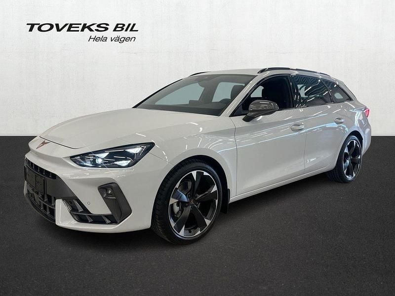 Vit Ny 2025 Cupra Leon Kombi | 329 700 kr - Bild 1/4
