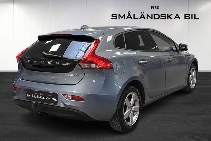 Begagnad Volvo V40 Kinetic 122 HK (89 kW) 2016 Ljusblå Halvkombi