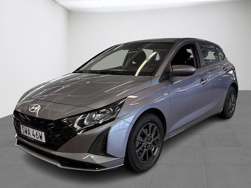 Blå Begagnad 2023 Hyundai i20 Halvkombi | 199 000 kr (Marknadspris) - Bild 1/4