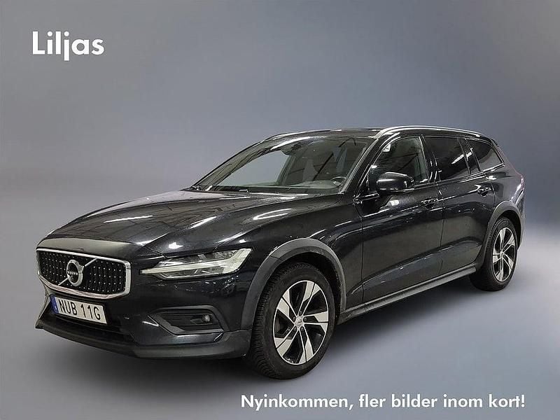 Svart Begagnad 2019 Volvo V60 CC Pro Kombi | 319 000 kr (Marknadspris) - Bild 1/3