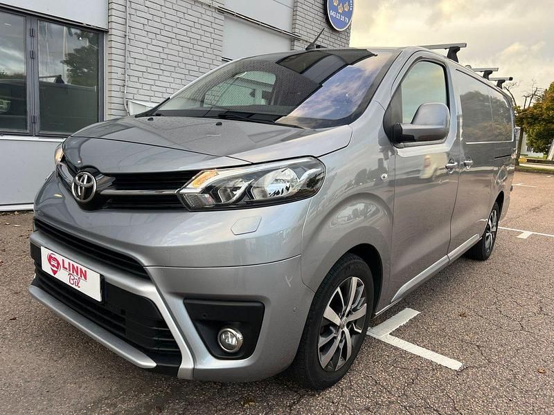 Silver Begagnad 2020 Toyota Proace Van | 177 999 kr (Marknadspris) - Bild 1/4