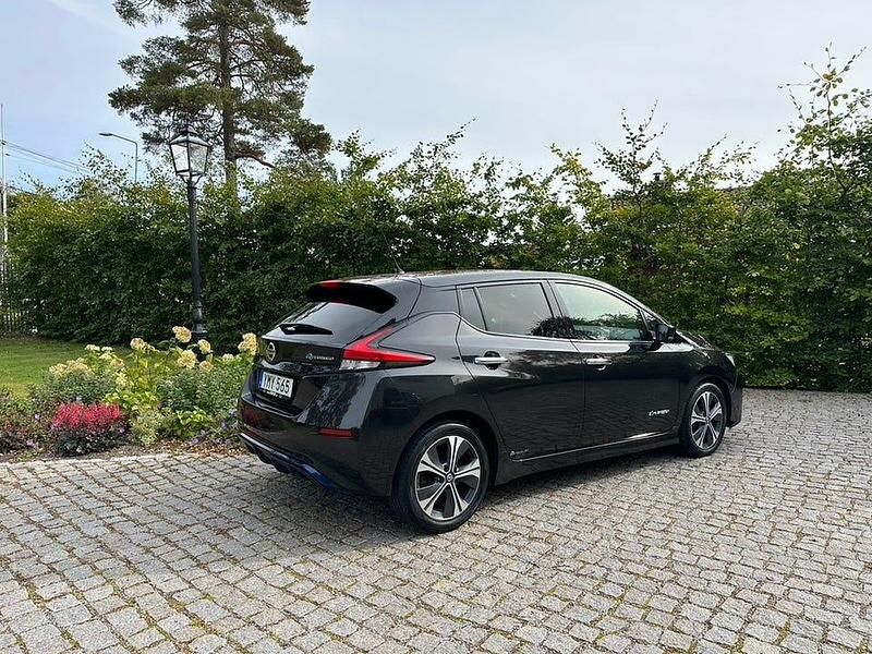 Begagnad Nissan Leaf N-Connecta 110 kW (150 HK) 2018 Halvkombi