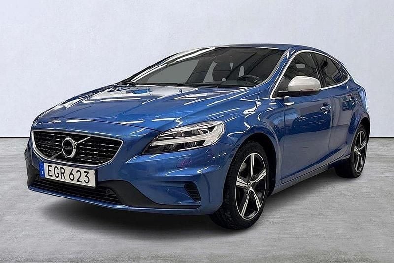 Blå Begagnad 2018 Volvo V40 R-Design Halvkombi | 229 900 kr (Marknadspris) - Bild 1/4