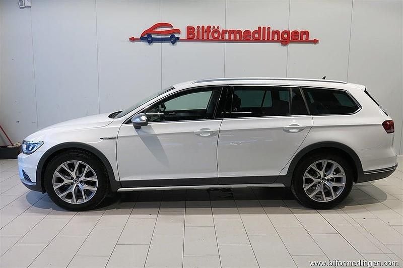 Begagnad VW Passat Alltrack GT 190 HK (139 kW) 2019 Vit krom Kombi