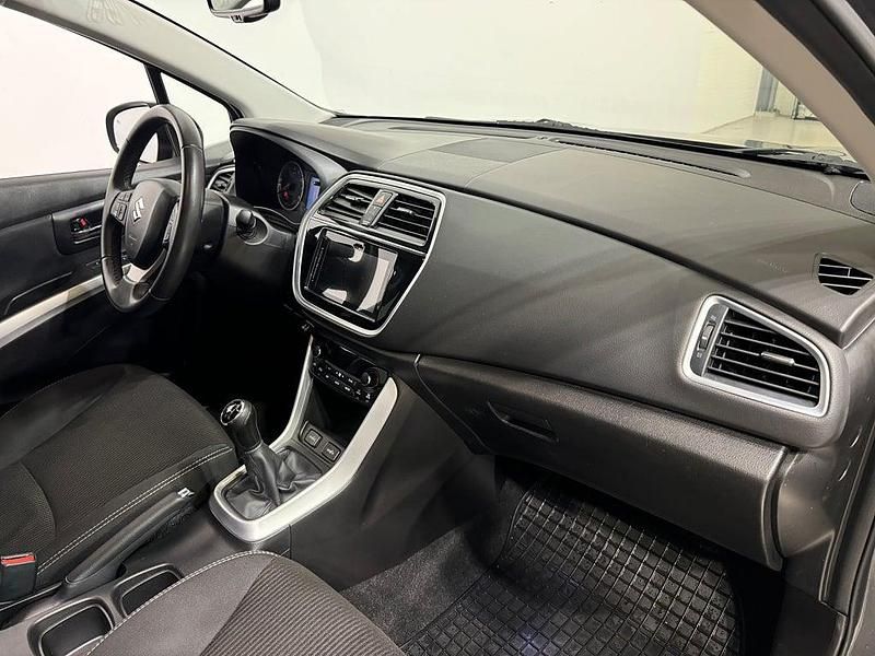 Begagnad Suzuki SX4 111 HK (81 kW) 2017 Grå Kombi