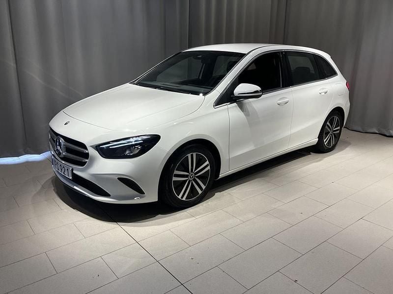 Vit Begagnad 2022 Mercedes B200 Minibuss | 233 900 kr (Lite dyr) - Bild 1/4