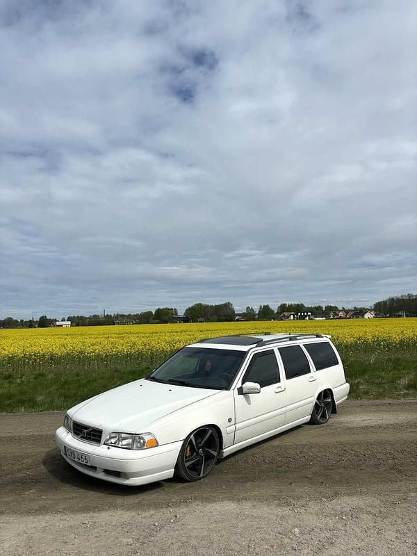 Begagnad 1999 Volvo V70 Kombi | 20 000 kr - Bild 1/3