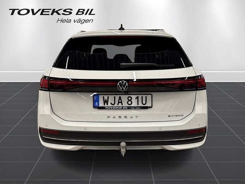Begagnad VW Passat 150 HK (110 kW) 2024 Vit Kombi