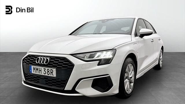 Ibisvit Begagnad 2023 Audi A3 Sportback e-tron Advanced Plus Halvkombi | 299 000 kr (Marknadspris) - Bild 1/4