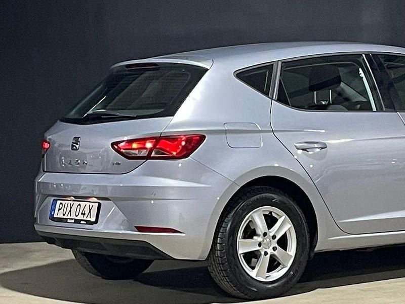 Begagnad Seat Leon Style 131 HK (96 kW) 2020 Silver Halvkombi