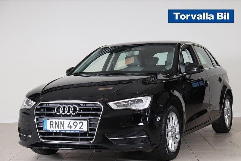 Svart Begagnad 2015 Audi A3 Sportback Attraction Halvkombi | 154 000 kr (Lite dyr) - Bild 1/4