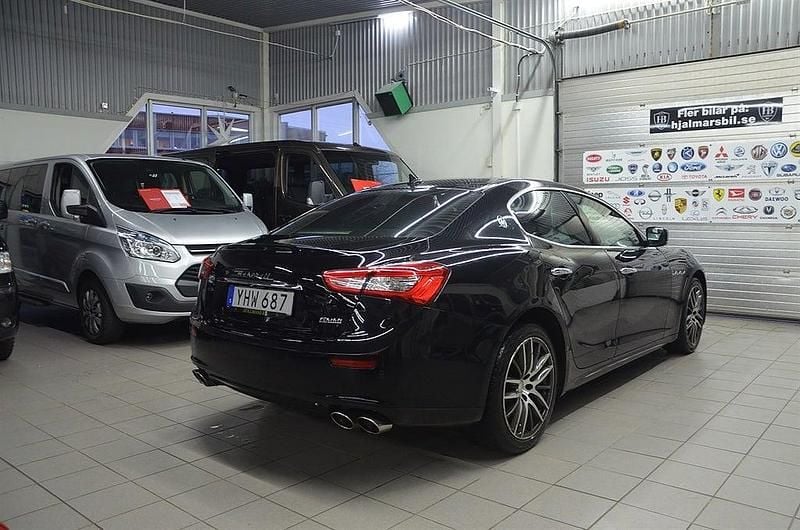 Begagnad Maserati Ghibli 275 HK (202 kW) 2014 Svart Sedan