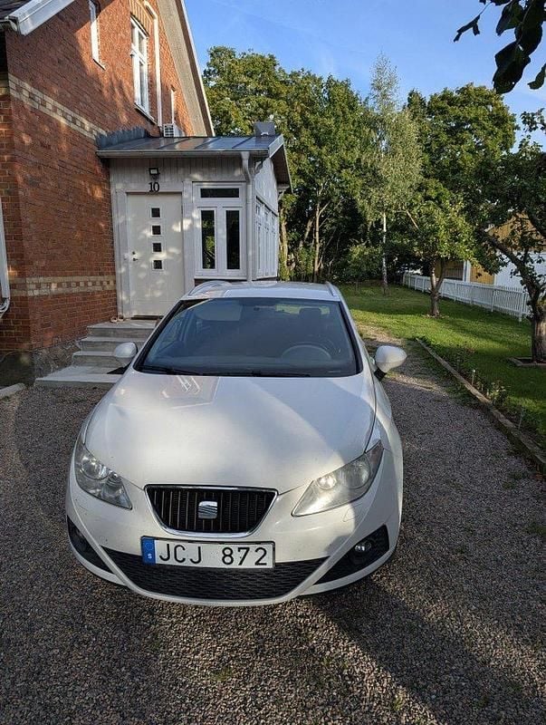 Vit Begagnad 2012 Seat Ibiza ST Style Kombi | 59 500 kr (Marknadspris) - Bild 1/4