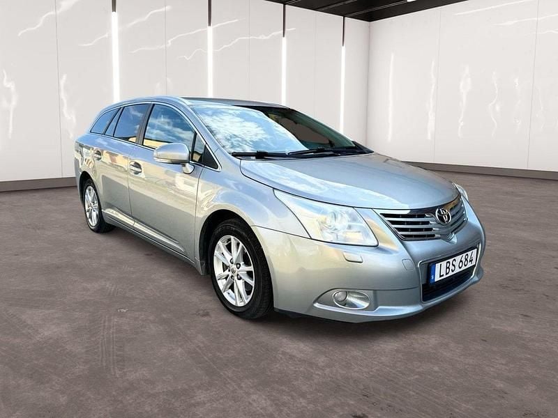 Ljusgrå (grå) Begagnad 2010 Toyota Avensis Business Edition Kombi | 59 900 kr (Bra pris) - Bild 1/4
