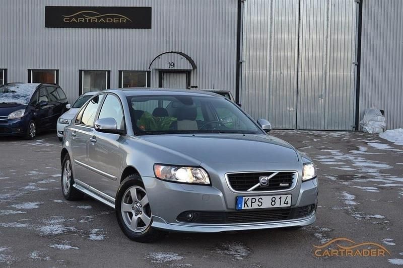 Begagnad Volvo S40 R-Design Momentum 109 HK (80 kW) 2010 Silver Sedan
