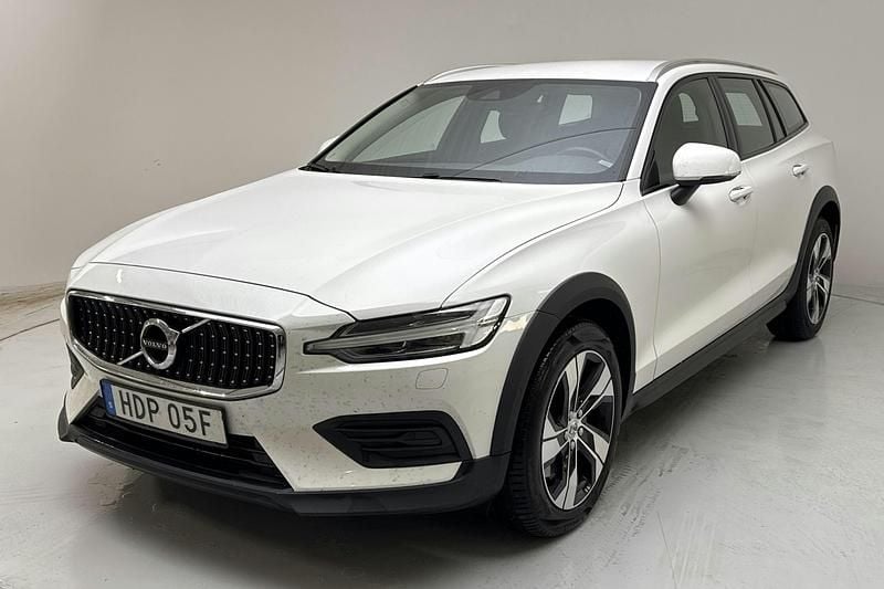 Vit Begagnad 2022 Volvo V60 CC Kombi | 249 000 kr (Bra pris) - Bild 1/4