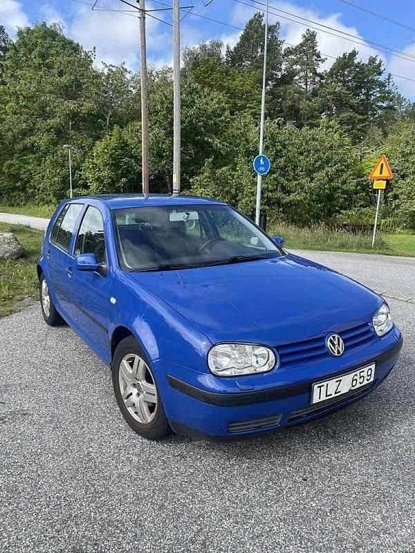 Blå Begagnad 2003 VW Golf IV Basis Halvkombi | 21 000 kr (Bra pris) - Bild 1/4