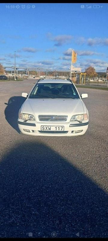 Vit Begagnad 2002 Volvo V40 Kombi | 13 000 kr (Bra pris) - Bild 1/4