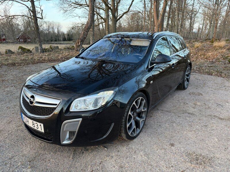 Svart Begagnad 2011 Opel Insignia OPC Kombi | 139 800 kr (Marknadspris) - Bild 1/4