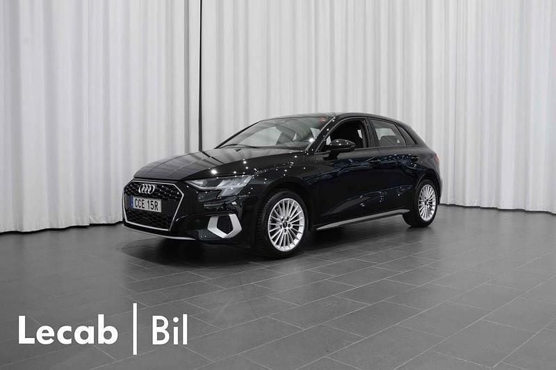Svart (brilliantsvart) Begagnad 2023 Audi A3 Sportback Advanced Kombi | 239 500 kr (Marknadspris) - Bild 1/4