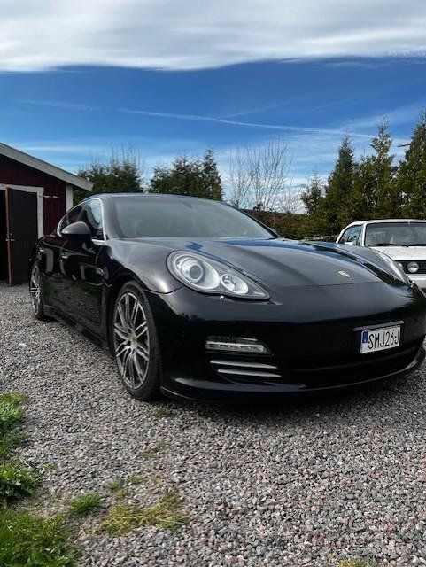 Svart Begagnad 2011 Porsche Panamera 4S Sedan | 250 000 kr - Bild 1/4
