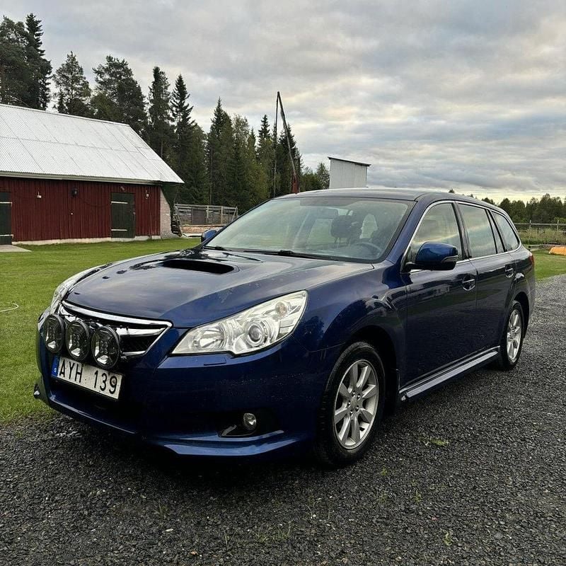 Blå Begagnad 2012 Subaru Legacy Kombi | 30 000 kr (Bra pris) - Bild 1/2