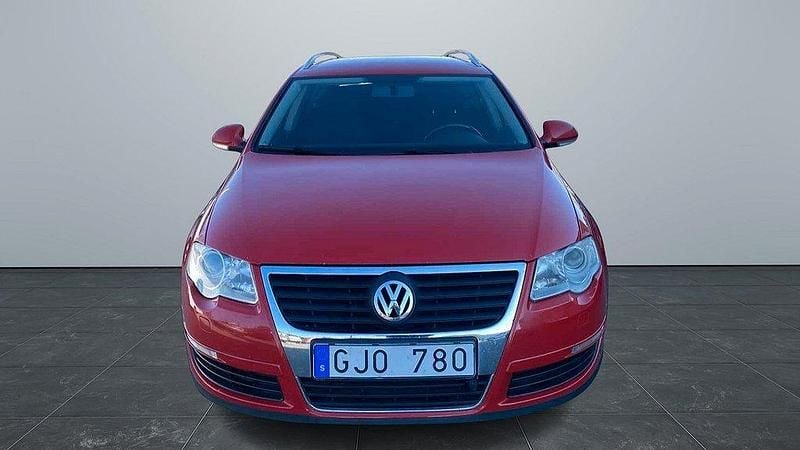 Röd Begagnad 2009 VW Passat Sportline Kombi | 32 900 kr - Bild 1/4
