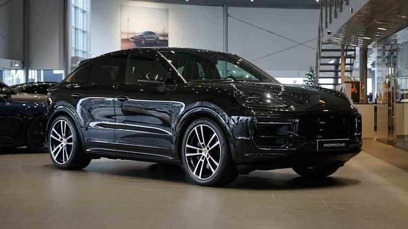 Svart Begagnad 2025 Porsche Cayenne SUV | 1 195 000 kr - Bild 1/1
