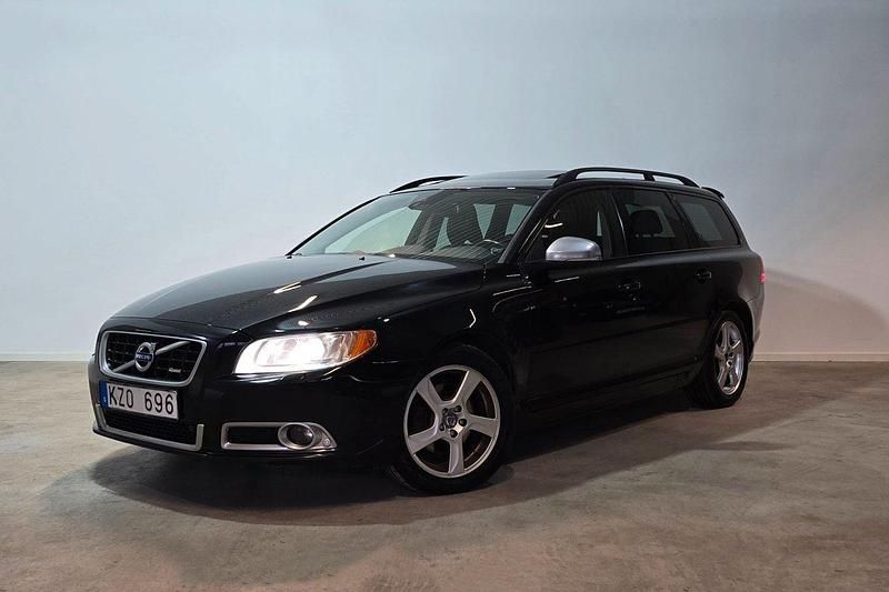 Svart Begagnad 2013 Volvo V70 R-Design Kombi | 89 900 kr (Marknadspris) - Bild 1/4