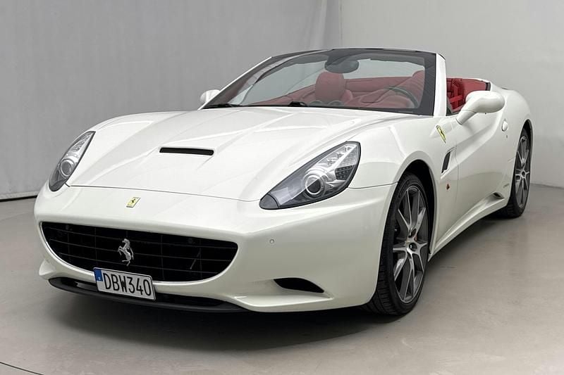 Vit Begagnad 2012 Ferrari California Cab | 1 199 000 kr - Bild 1/4