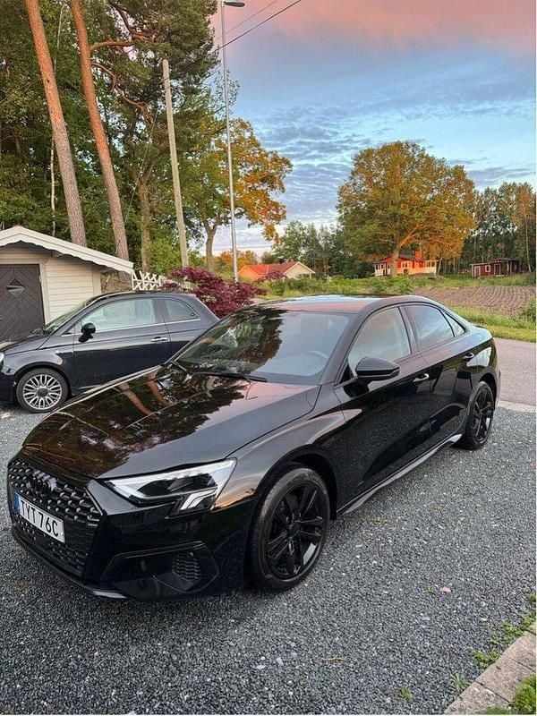 Svart Begagnad 2021 Audi A3 S-Line Sedan | 299 900 kr (Marknadspris) - Bild 1/4