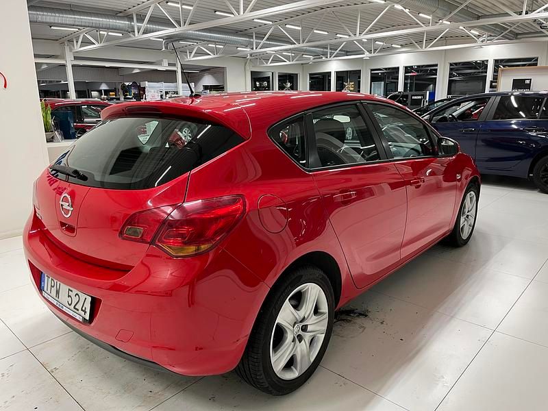 Begagnad Opel Astra 116 HK (85 kW) 2009 Röd Kombi