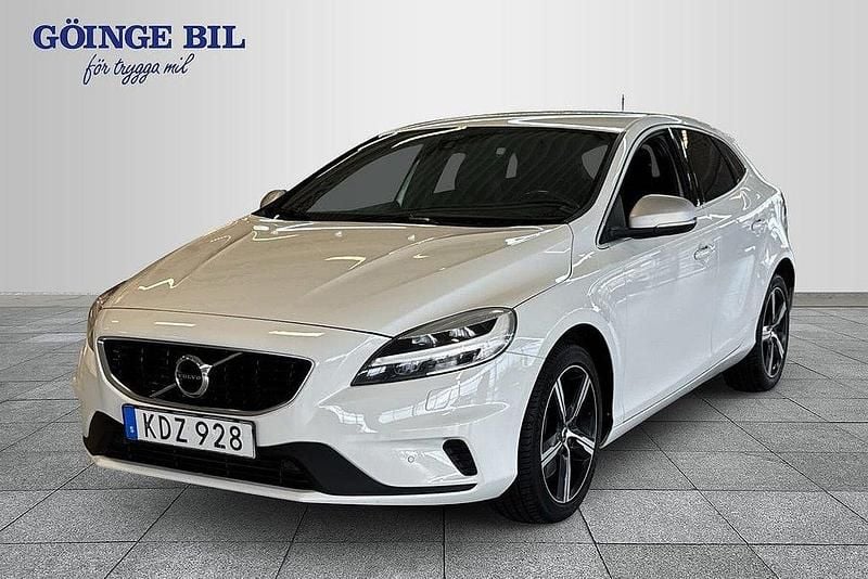 Vit Begagnad 2018 Volvo V40 R-Design Halvkombi | 199 000 kr (Marknadspris) - Bild 1/3