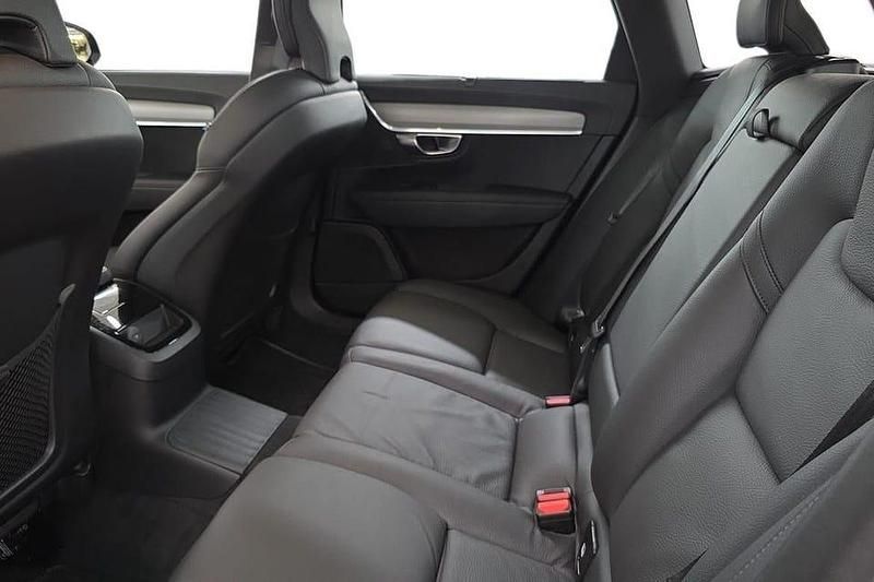 Begagnad Volvo V90 Ultra 462 HK (339 kW) 2025 Grå Kombi