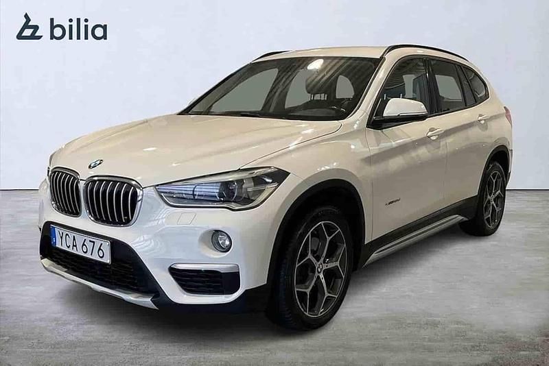 Vit Begagnad 2016 BMW X1 SUV | 184 900 kr (Marknadspris) - Bild 1/1