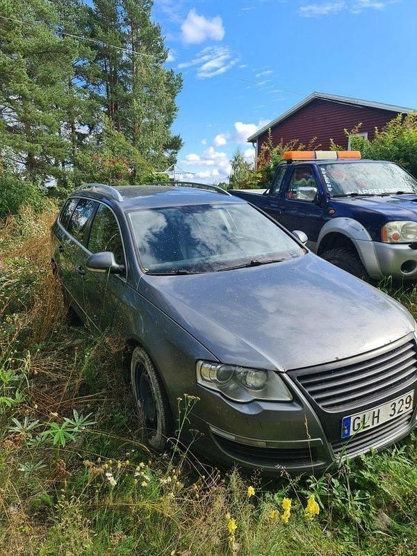Grå Begagnad 2008 VW Passat Sportline Kombi | 6 000 kr (Superpris) - Bild 1/3